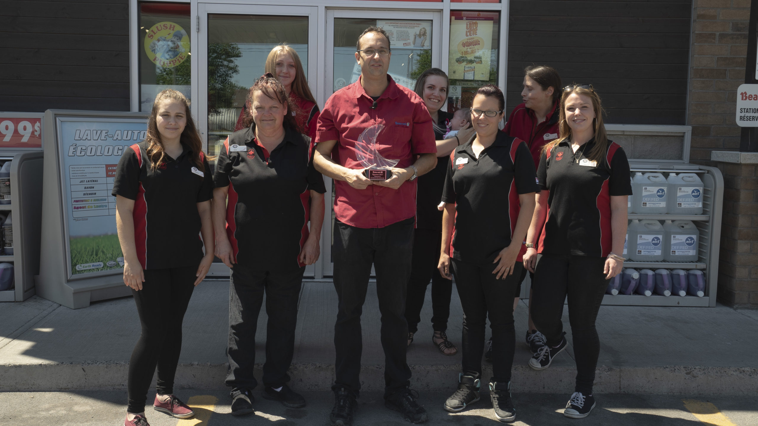 Rencontrez Charles Bourgeois, propriétaire du dépanneur Beau Soir à